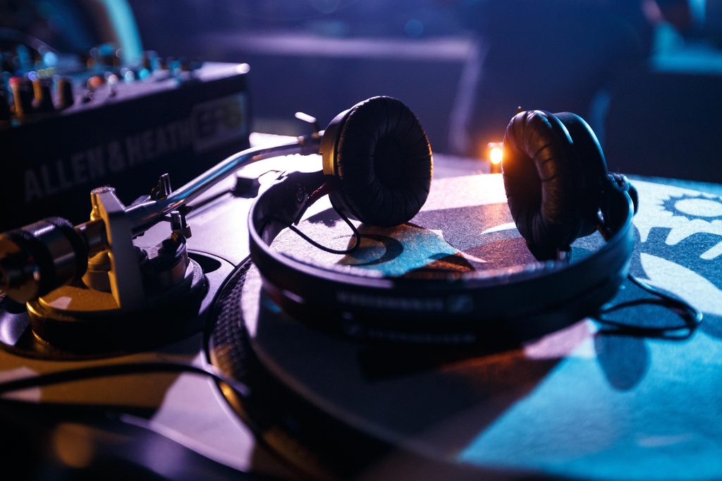 Dj consolle cuffie